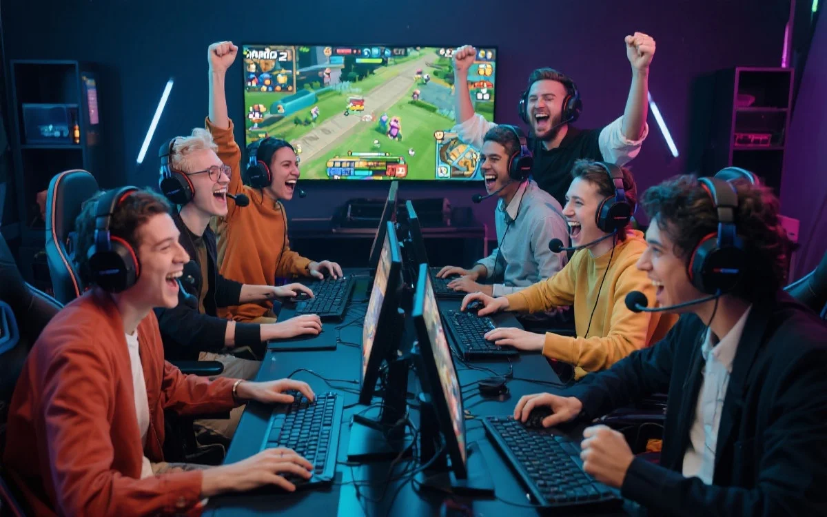 团队协作的玩家们